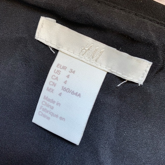 COPY - H&M, blue holographic sequin mini skirt. - Picture 7 of 9